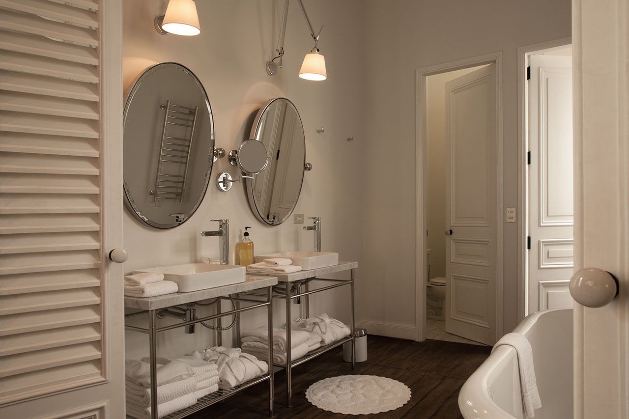 Hotel B